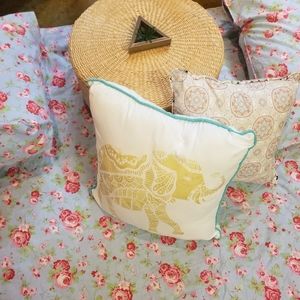 Elephant accent pillows w/two-sided pillow
